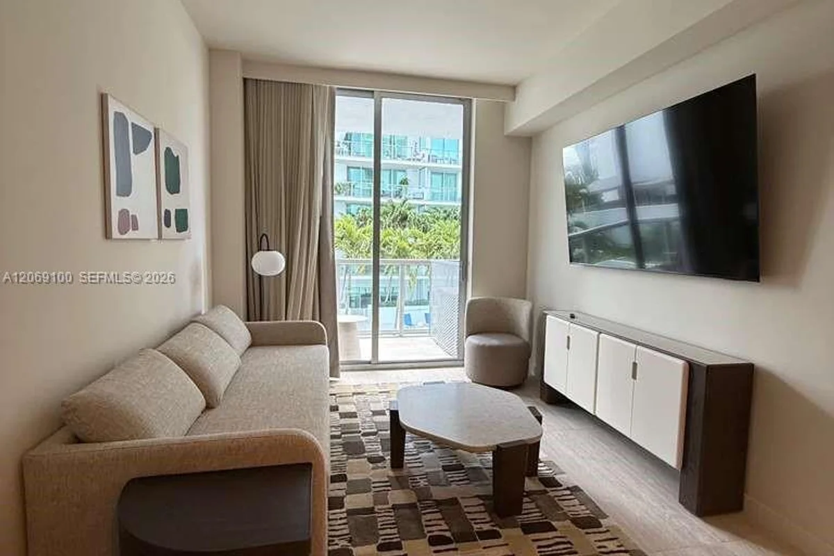 1611 SW 2nd Ave #610, Miami: photo 1 of 7