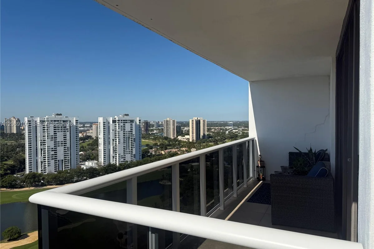 3625 N Country Club Dr #PH5, Aventura: photo 1 of 13