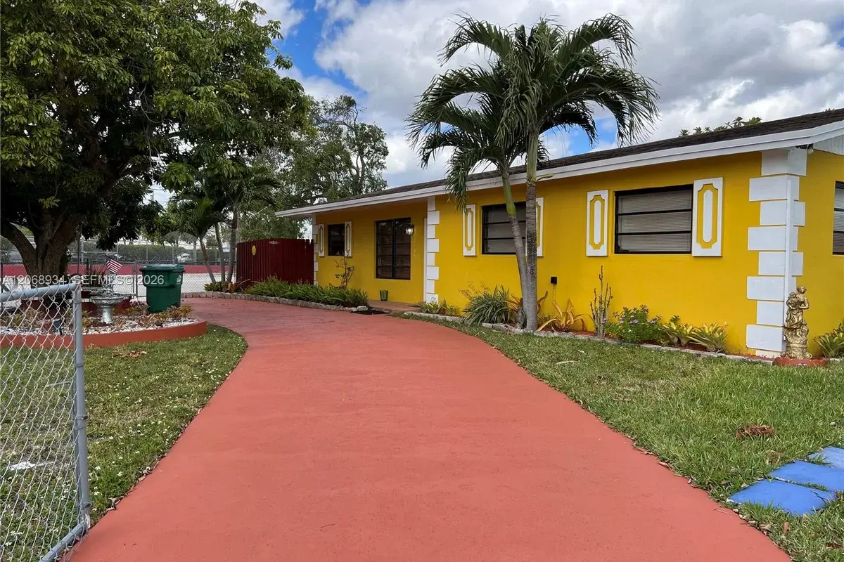 12135 SW 182nd Ter, Miami: photo 1 of 18