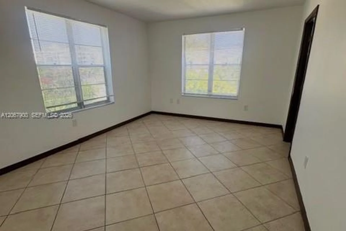 1165 98 #403, Bay Harbor Islands: photo 1 of 9