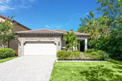 4339 Buena Tara Dr, West Palm Beach: photo 1 of 39