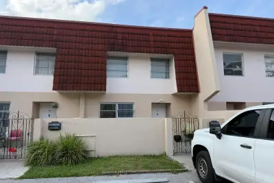 4136 Inverrary Dr #15C, Lauderhill: photo 1 of 39