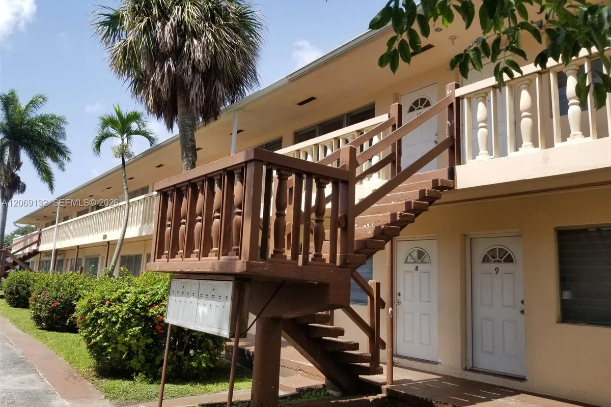 280 SW 11th Ave #18, Hallandale Beach: photo 1 of 22