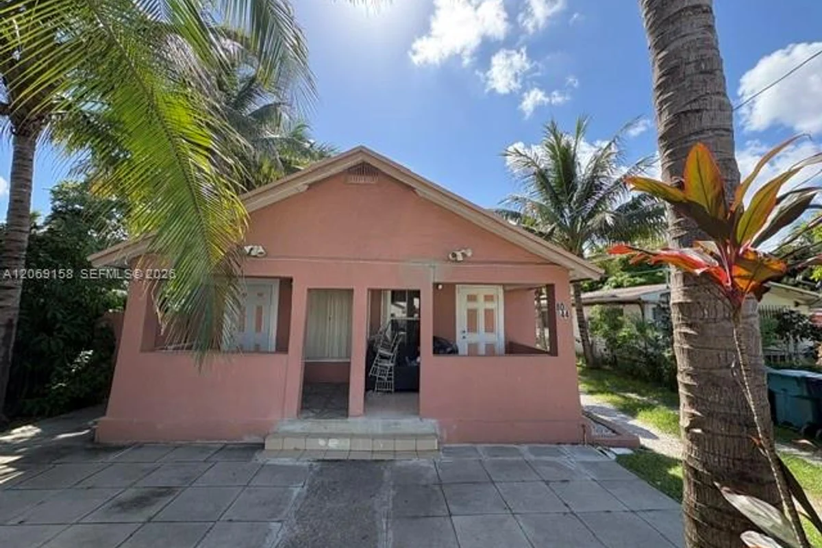 8044 NW 1st Pl, Miami: photo 1 of 10