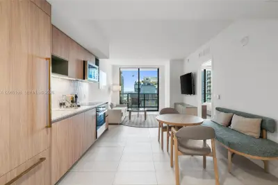 159 NE 6th St #2804, Miami: photo 1 of 44