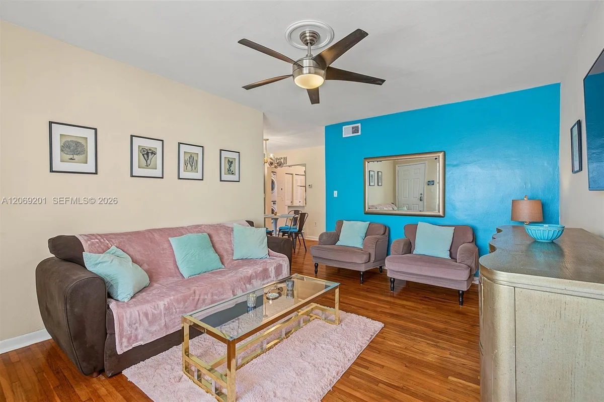 915 8th St #102, Miami Beach: photo 1 of 25