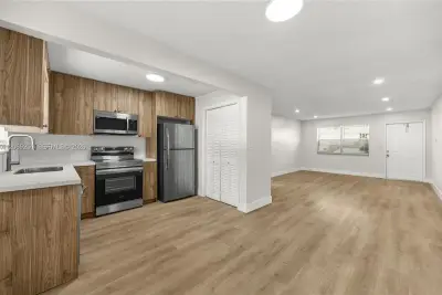 2418 Polk St #102, Hollywood: photo 1 of 16