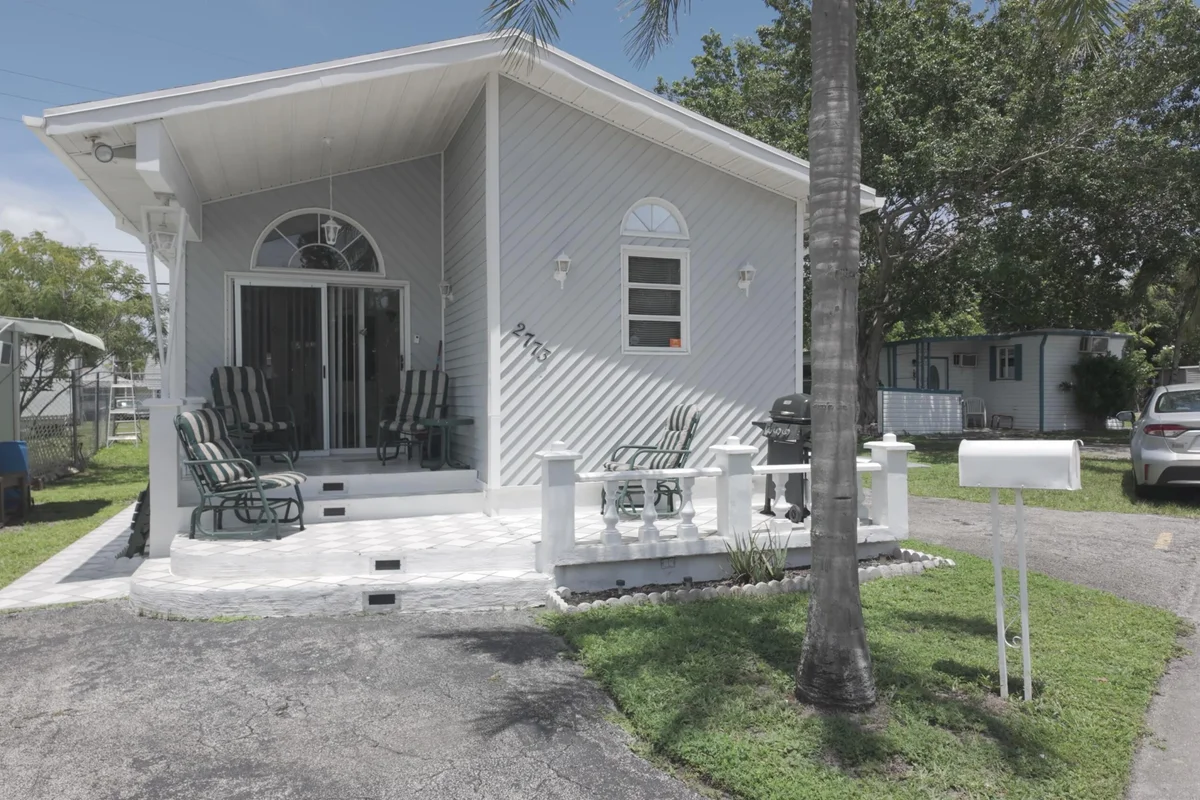 2773 NW 29th Pl, Oakland Park: photo 1 of 23