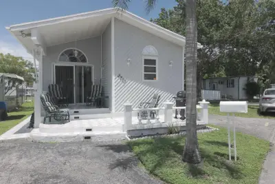2773 NW 29th Pl, Oakland Park: photo 1 of 23