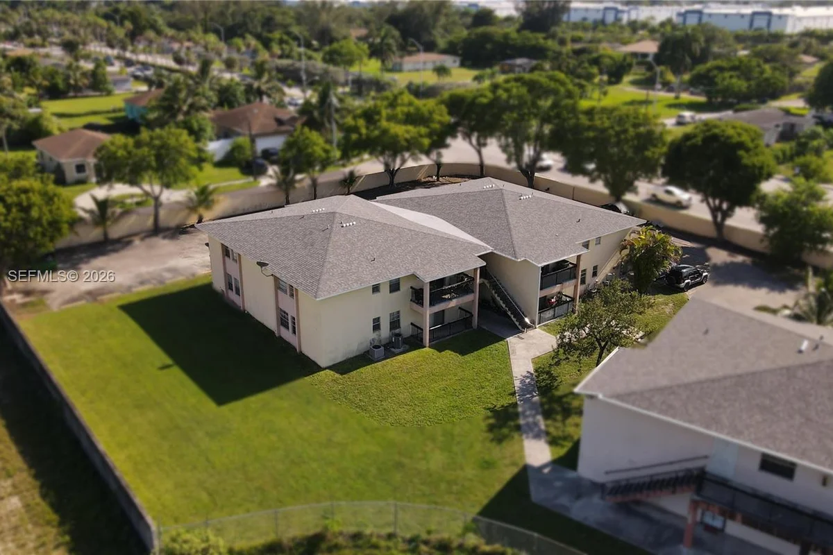11505 NW 22nd Ave #102, Miami: photo 1 of 14