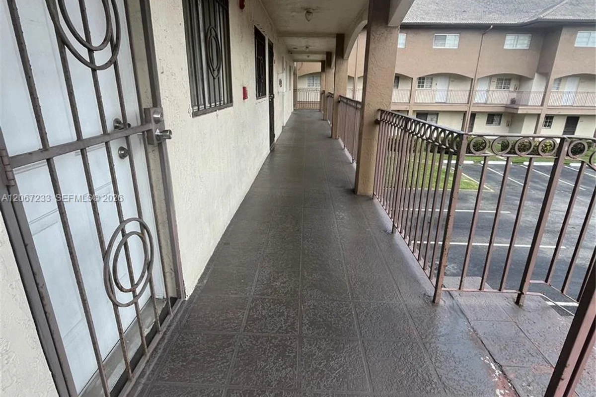 8851 NW 119 St #5222, Hialeah Gardens: photo 1 of 16