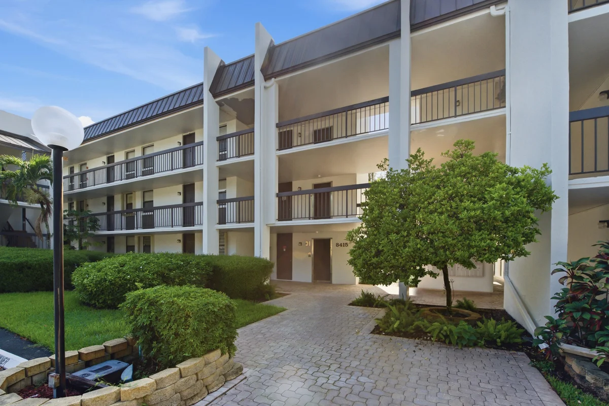 8409 Forest Hills Dr #206, Coral Springs: photo 1 of 32