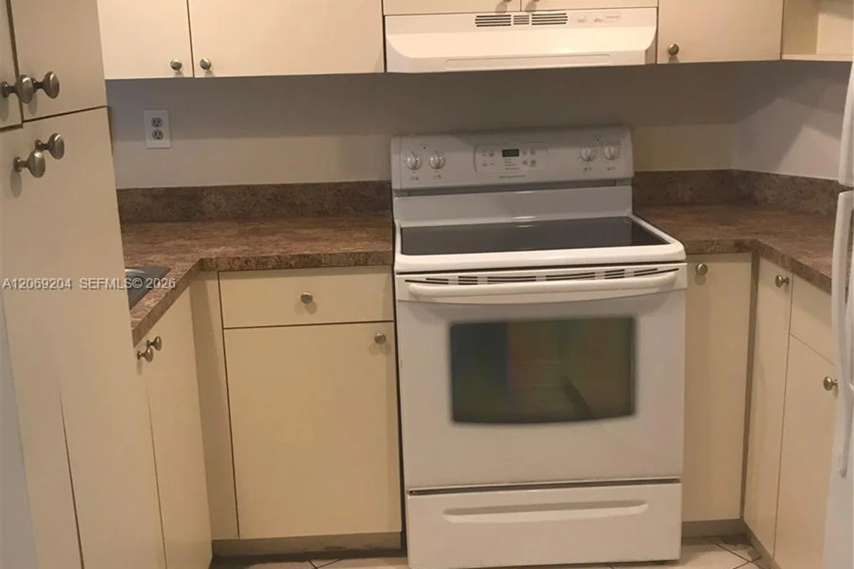 7125 NW 186th St #B106, Hialeah: photo 1 of 12