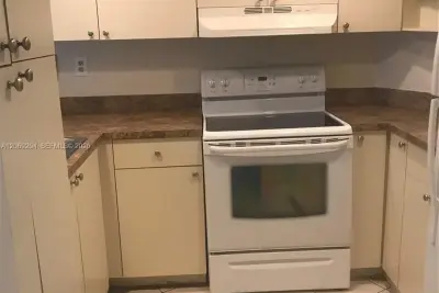 7125 NW 186th St #B106, Hialeah: photo 1 of 12