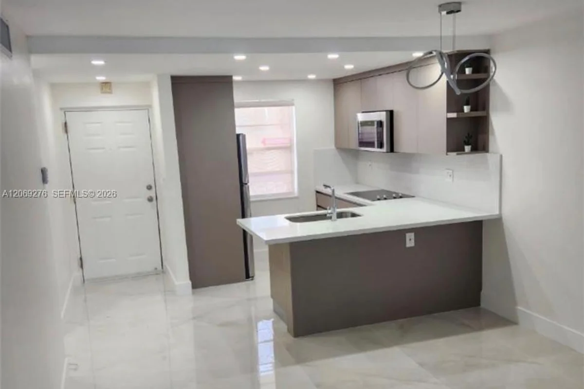 9440 Fontainebleau Blvd #508, Miami: photo 1 of 14