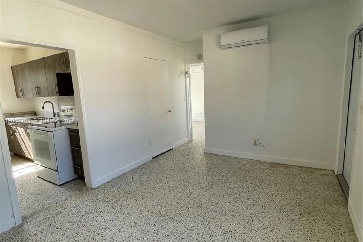 1137 NE 111th St #1135, Miami: photo 1 of 4