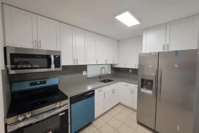 8400 SW 133rd Ave Rd #208, Miami: photo 1 of 11