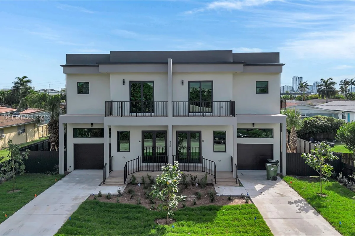 828 NE 14th St, Fort Lauderdale: photo 1 of 33