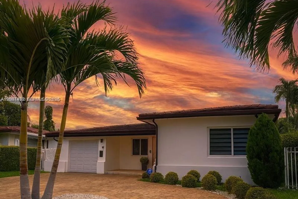 146 Ponce De Leon Blvd, Coral Gables: photo 1 of 15
