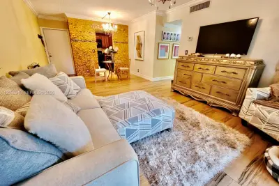 610 NW 13th St #11, Boca Raton: photo 1 of 31
