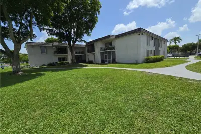10375 N Kendall Dr #J7, Miami: photo 1 of 54