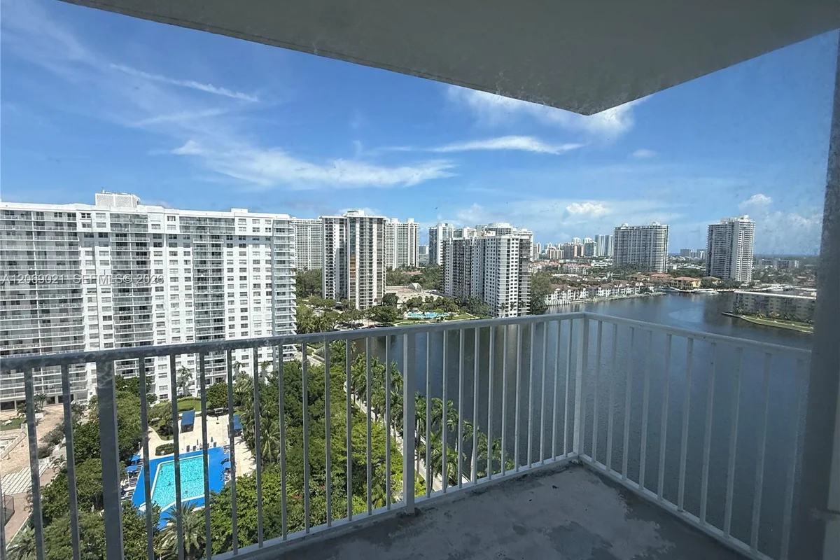 2801 NE 183rd St #1914W, Aventura: photo 1 of 15