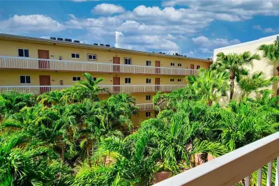 7910 Camino Real #N314, Miami: photo 1 of 12