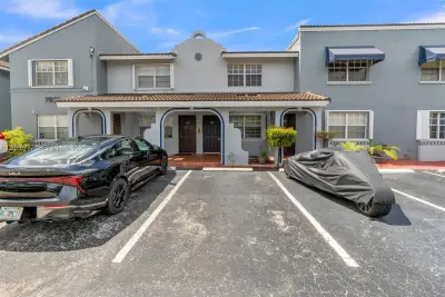 7070 NW 173rd Dr #304, Hialeah: photo 1 of 44