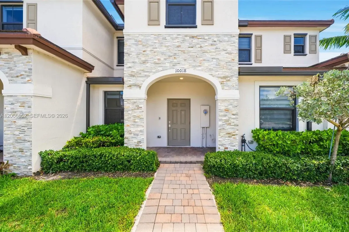 10018 SW 228th Ter, Miami: photo 1 of 27