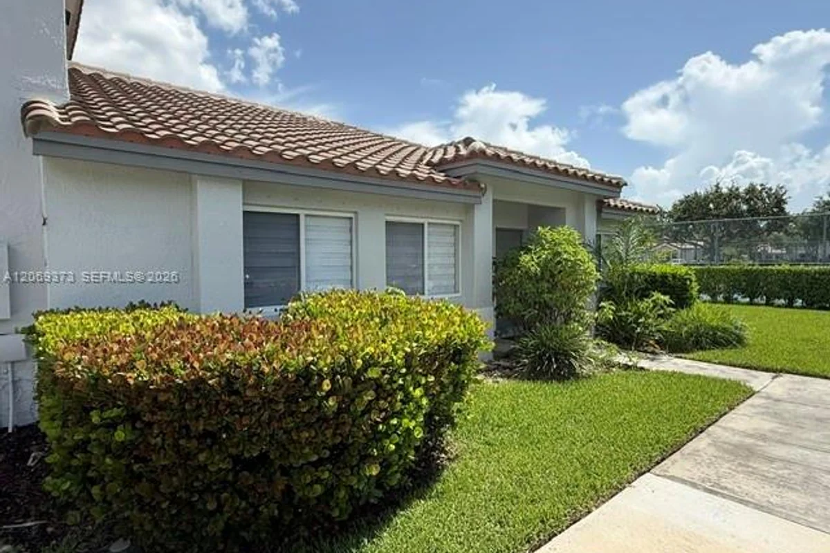 20861 NW 3rd Ln, Pembroke Pines: photo 1 of 14