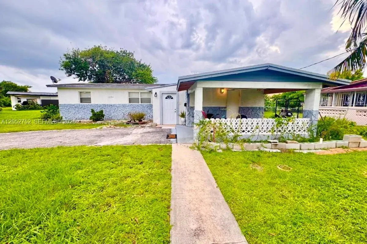 1201 NW 51st Ave, Lauderhill: photo 1 of 27