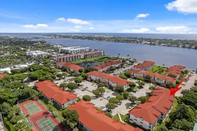 106 Half Moon Cir #B1, Hypoluxo: photo 1 of 30