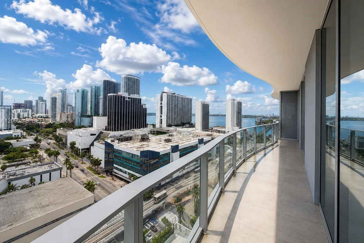 1400 Biscayne Blvd #1807, Miami: photo 1 of 57