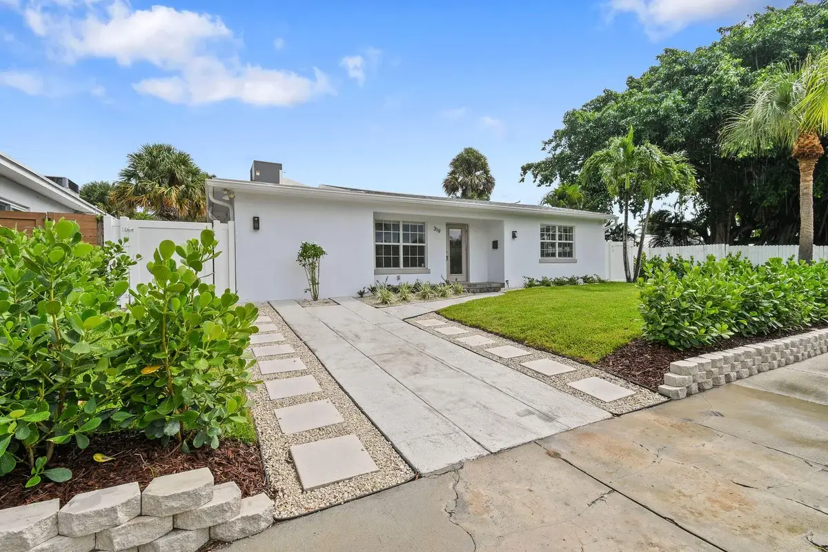 319 29th St, West Palm Beach: photo 1 of 43