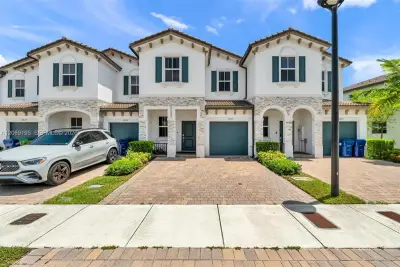 12613 NW 23rd Pl, Miami: photo 1 of 57