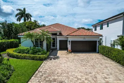 13620 Verde Dr, Palm Beach Gardens: photo 1 of 55
