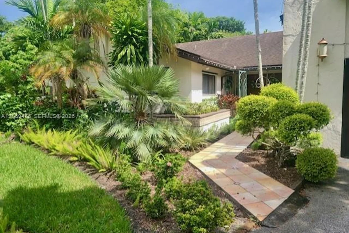 10220 SW 91st St, Miami: photo 1 of 38