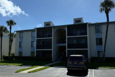 1110 Green Pine Blvd #C2, West Palm Beach: photo 1 of 13