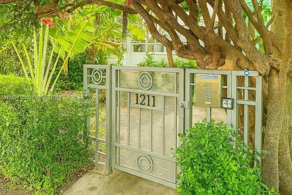 1211 Pennsylvania Ave #B1, Miami Beach: photo 1 of 10