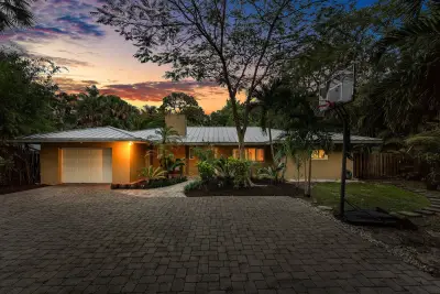 2130 SW 27th Ter, Fort Lauderdale: photo 1 of 46