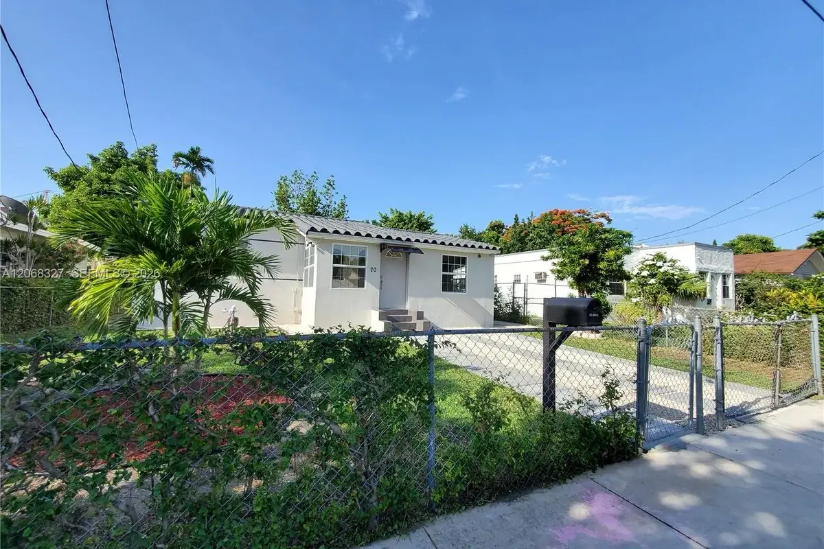70 NW 33rd St, Miami: photo 1 of 48