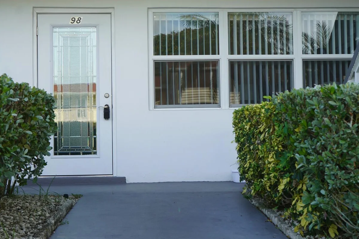 97 Berkshire E, West Palm Beach: photo 1 of 37