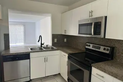 931 SW 20th Ct, Delray Beach: photo 1 of 22