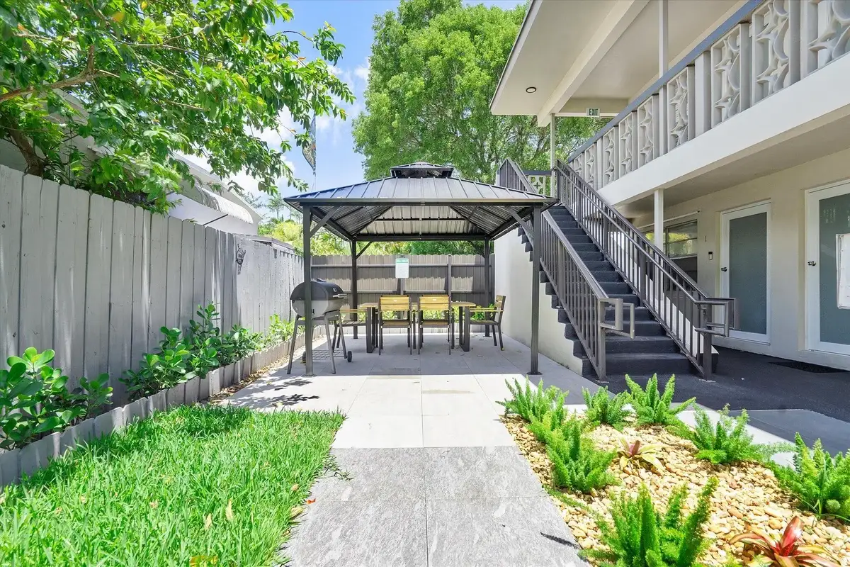 1638 Plunkett St #9, Hollywood: photo 1 of 27