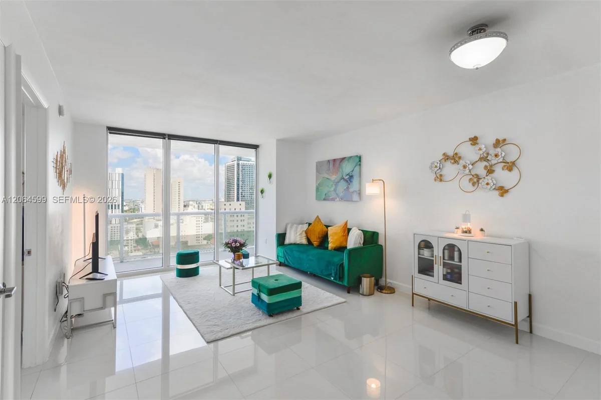 50 Biscayne Blvd #2505, Miami: photo 1 of 33