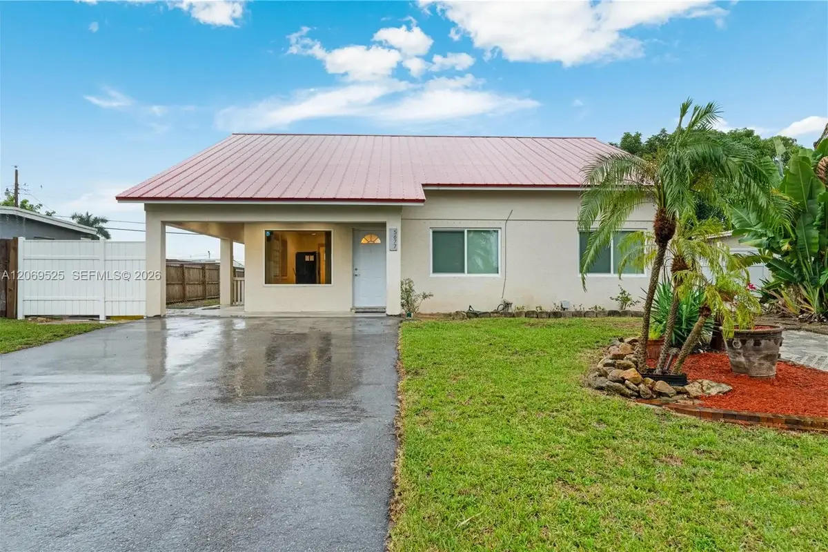 5677 Maypop Rd, West Palm Beach: photo 1 of 18