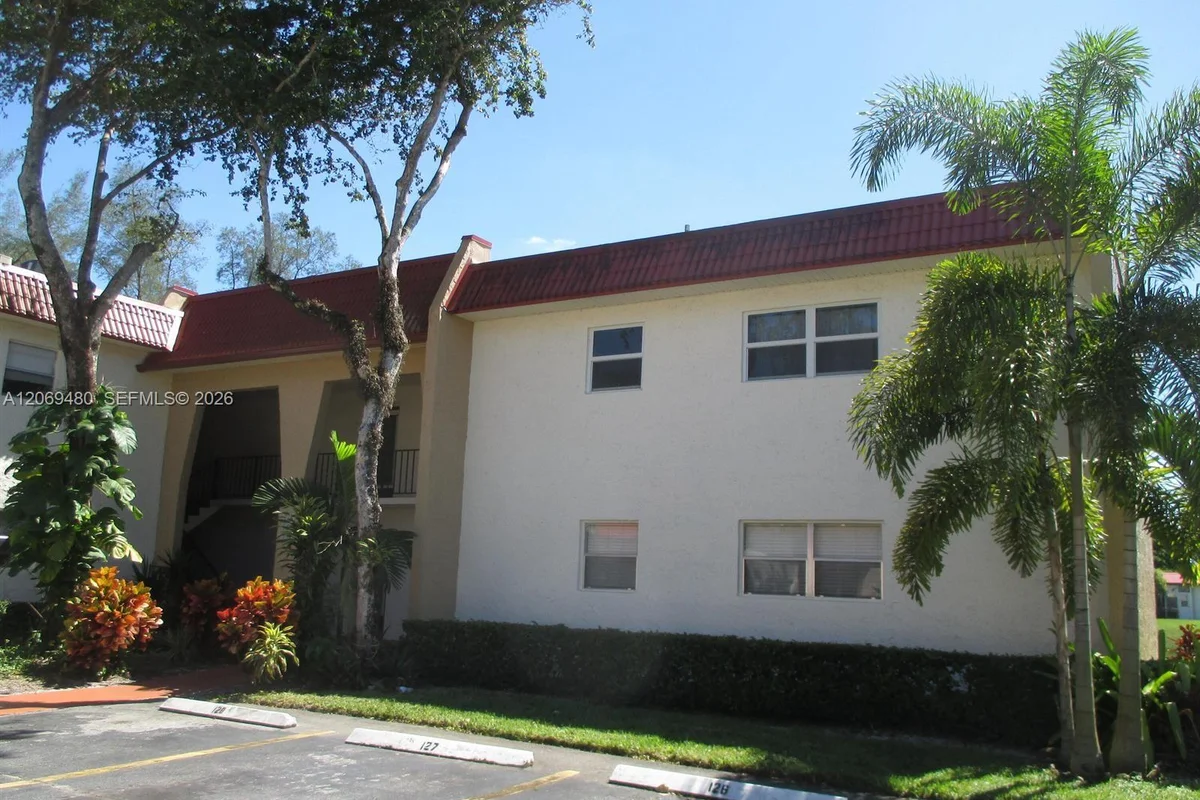 212 Lake Frances Dr, West Palm Beach: photo 1 of 9