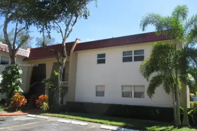 212 Lake Frances Dr, West Palm Beach: photo 1 of 9
