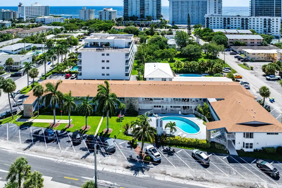 1110 N Riverside Dr #23, Pompano Beach: photo 1 of 23