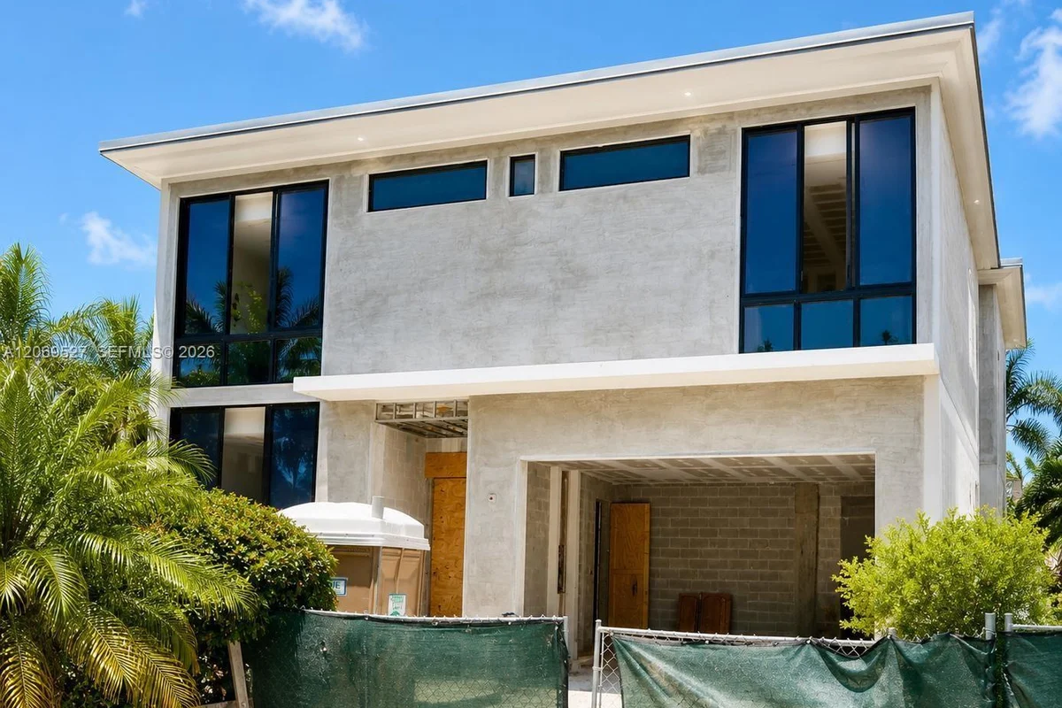 2377 SE 15th St, Pompano Beach: photo 1 of 34